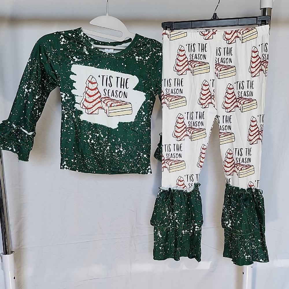 SHEIN Green and White 'Tis the Season Pajama Set
